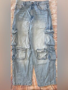 Zara Women's Light Blue Relaxed Cargo Jeans Slight Barrel Fit